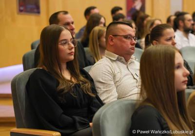 Kolejni zdolni młodzi Lubuszanie dołączyli do grona „Lubuskich Talentów”. W Filharmonii Zielonogórskiej odbyła się Uroczysta gala dla stypendystów z południa województwa. 