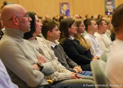 Kolejni zdolni młodzi Lubuszanie dołączyli do grona „Lubuskich Talentów”. W Filharmonii Zielonogórskiej odbyła się Uroczysta gala dla stypendystów z południa województwa. 