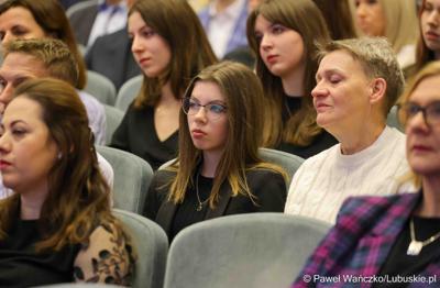 Kolejni zdolni młodzi Lubuszanie dołączyli do grona „Lubuskich Talentów”. W Filharmonii Zielonogórskiej odbyła się Uroczysta gala dla stypendystów z południa województwa. 