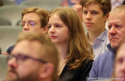 Kolejni zdolni młodzi Lubuszanie dołączyli do grona „Lubuskich Talentów”. W Filharmonii Zielonogórskiej odbyła się Uroczysta gala dla stypendystów z południa województwa. 