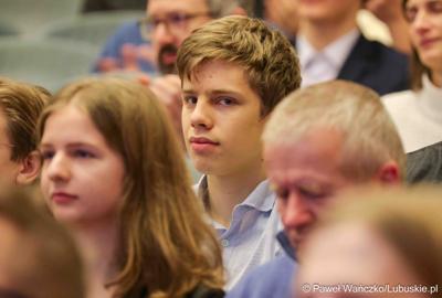 Kolejni zdolni młodzi Lubuszanie dołączyli do grona „Lubuskich Talentów”. W Filharmonii Zielonogórskiej odbyła się Uroczysta gala dla stypendystów z południa województwa. 