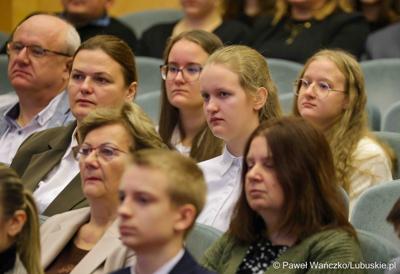 Kolejni zdolni młodzi Lubuszanie dołączyli do grona „Lubuskich Talentów”. W Filharmonii Zielonogórskiej odbyła się Uroczysta gala dla stypendystów z południa województwa. 