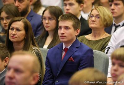 Kolejni zdolni młodzi Lubuszanie dołączyli do grona „Lubuskich Talentów”. W Filharmonii Zielonogórskiej odbyła się Uroczysta gala dla stypendystów z południa województwa. 