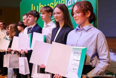 Kolejni zdolni młodzi Lubuszanie dołączyli do grona „Lubuskich Talentów”. W Filharmonii Zielonogórskiej odbyła się Uroczysta gala dla stypendystów z południa województwa. 