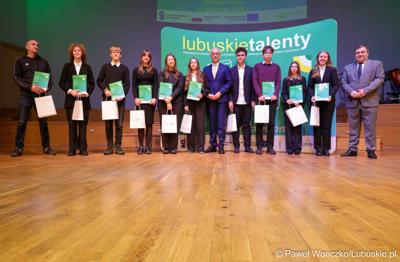 Kolejni zdolni młodzi Lubuszanie dołączyli do grona „Lubuskich Talentów”. W Filharmonii Zielonogórskiej odbyła się Uroczysta gala dla stypendystów z południa województwa. 