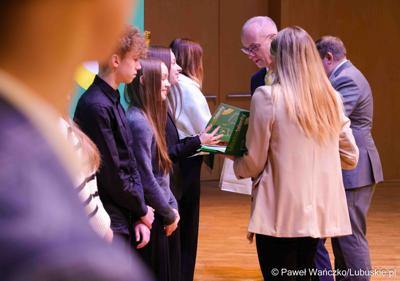 Kolejni zdolni młodzi Lubuszanie dołączyli do grona „Lubuskich Talentów”. W Filharmonii Zielonogórskiej odbyła się Uroczysta gala dla stypendystów z południa województwa. 