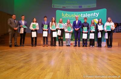 Kolejni zdolni młodzi Lubuszanie dołączyli do grona „Lubuskich Talentów”. W Filharmonii Zielonogórskiej odbyła się Uroczysta gala dla stypendystów z południa województwa. 