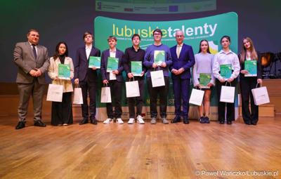 Kolejni zdolni młodzi Lubuszanie dołączyli do grona „Lubuskich Talentów”. W Filharmonii Zielonogórskiej odbyła się Uroczysta gala dla stypendystów z południa województwa. 