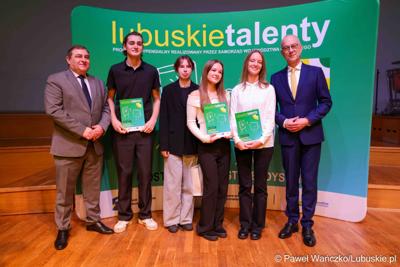 Kolejni zdolni młodzi Lubuszanie dołączyli do grona „Lubuskich Talentów”. W Filharmonii Zielonogórskiej odbyła się Uroczysta gala dla stypendystów z południa województwa. 