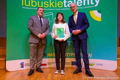 Kolejni zdolni młodzi Lubuszanie dołączyli do grona „Lubuskich Talentów”. W Filharmonii Zielonogórskiej odbyła się Uroczysta gala dla stypendystów z południa województwa. 