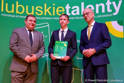 Kolejni zdolni młodzi Lubuszanie dołączyli do grona „Lubuskich Talentów”. W Filharmonii Zielonogórskiej odbyła się Uroczysta gala dla stypendystów z południa województwa. 