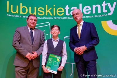 Kolejni zdolni młodzi Lubuszanie dołączyli do grona „Lubuskich Talentów”. W Filharmonii Zielonogórskiej odbyła się Uroczysta gala dla stypendystów z południa województwa. 