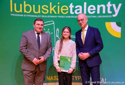 Kolejni zdolni młodzi Lubuszanie dołączyli do grona „Lubuskich Talentów”. W Filharmonii Zielonogórskiej odbyła się Uroczysta gala dla stypendystów z południa województwa. 