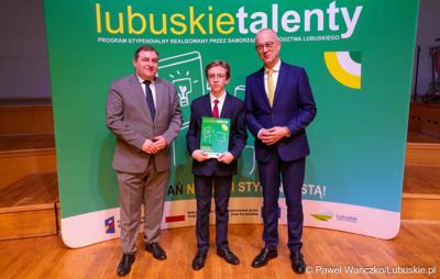 Kolejni zdolni młodzi Lubuszanie dołączyli do grona „Lubuskich Talentów”. W Filharmonii Zielonogórskiej odbyła się Uroczysta gala dla stypendystów z południa województwa. 