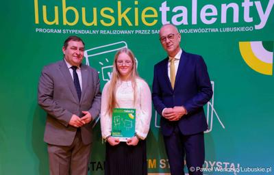 Kolejni zdolni młodzi Lubuszanie dołączyli do grona „Lubuskich Talentów”. W Filharmonii Zielonogórskiej odbyła się Uroczysta gala dla stypendystów z południa województwa. 