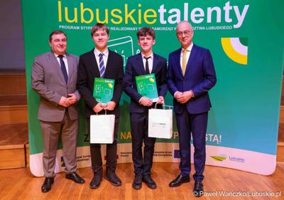 Kolejni zdolni młodzi Lubuszanie dołączyli do grona „Lubuskich Talentów”. W Filharmonii Zielonogórskiej odbyła się Uroczysta gala dla stypendystów z południa województwa. 