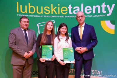 Kolejni zdolni młodzi Lubuszanie dołączyli do grona „Lubuskich Talentów”. W Filharmonii Zielonogórskiej odbyła się Uroczysta gala dla stypendystów z południa województwa. 