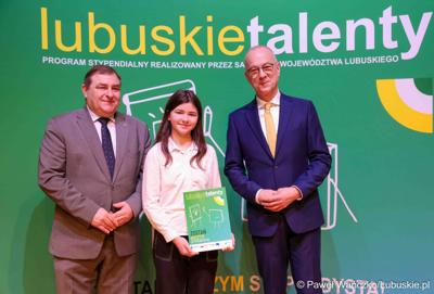 Kolejni zdolni młodzi Lubuszanie dołączyli do grona „Lubuskich Talentów”. W Filharmonii Zielonogórskiej odbyła się Uroczysta gala dla stypendystów z południa województwa. 