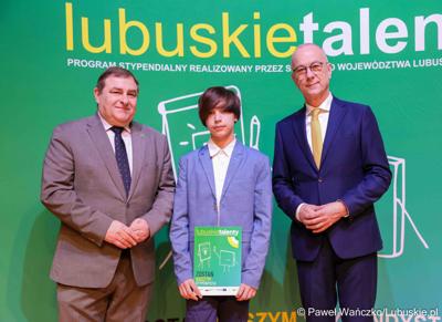 Kolejni zdolni młodzi Lubuszanie dołączyli do grona „Lubuskich Talentów”. W Filharmonii Zielonogórskiej odbyła się Uroczysta gala dla stypendystów z południa województwa. 