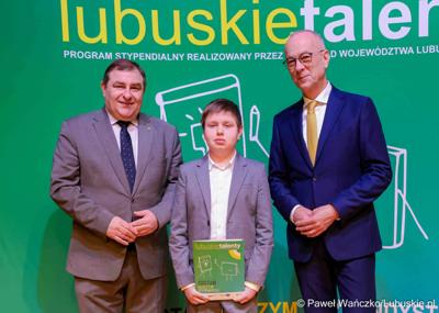 Kolejni zdolni młodzi Lubuszanie dołączyli do grona „Lubuskich Talentów”. W Filharmonii Zielonogórskiej odbyła się Uroczysta gala dla stypendystów z południa województwa. 