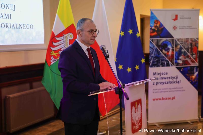 Wojewoda Lubuski Marek Cebula przemawia do uczestników spotkania noworocznego z lubuskimi parlamentarzystami, szefami administracji zespolonej i niezespolonej oraz przedstawicielami jednostek samorządu terytorialnego