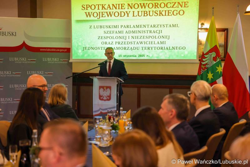 Wojewoda Lubuski Marek Cebula przemawia do uczestników spotkania noworocznego z lubuskimi parlamentarzystami, szefami administracji zespolonej i niezespolonej oraz przedstawicielami jednostek samorządu terytorialnego