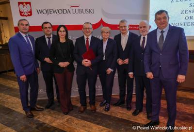 Uczestnicy spotkania noworocznego Wojewody Lubuskiego z lubuskimi parlamentarzystami, szefami administracji zespolonej i niezespolonej oraz przedstawicielami jednostek samorządu terytorialnego