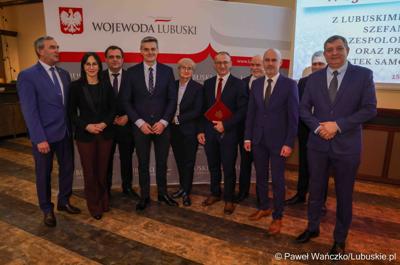 Uczestnicy spotkania noworocznego Wojewody Lubuskiego z lubuskimi parlamentarzystami, szefami administracji zespolonej i niezespolonej oraz przedstawicielami jednostek samorządu terytorialnego