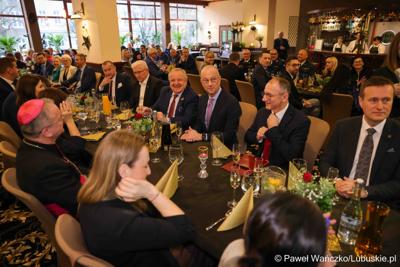 Uczestnicy spotkania noworocznego Wojewody Lubuskiego z lubuskimi parlamentarzystami, szefami administracji zespolonej i niezespolonej oraz przedstawicielami jednostek samorządu terytorialnego