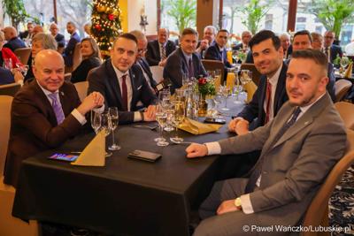 Uczestnicy spotkania noworocznego Wojewody Lubuskiego z lubuskimi parlamentarzystami, szefami administracji zespolonej i niezespolonej oraz przedstawicielami jednostek samorządu terytorialnego