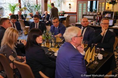 Uczestnicy spotkania noworocznego Wojewody Lubuskiego z lubuskimi parlamentarzystami, szefami administracji zespolonej i niezespolonej oraz przedstawicielami jednostek samorządu terytorialnego
