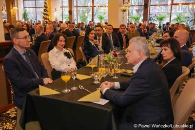Uczestnicy spotkania noworocznego Wojewody Lubuskiego z lubuskimi parlamentarzystami, szefami administracji zespolonej i niezespolonej oraz przedstawicielami jednostek samorządu terytorialnego