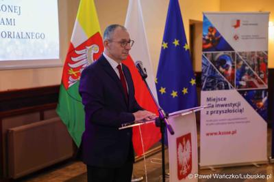 Wojewoda Lubuski Marek Cebula przemawia do uczestników spotkania noworocznego z lubuskimi parlamentarzystami, szefami administracji zespolonej i niezespolonej oraz przedstawicielami jednostek samorządu terytorialnego