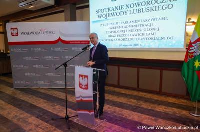 Marszałek Województwa Lubuskiego Marcin Jabłoński przemawia podczas spotkania noworocznego Wojewody Lubuskiego z lubuskimi parlamentarzystami, szefami administracji zespolonej i niezespolonej oraz przedstawicielami jednostek samorządu terytorialnego
