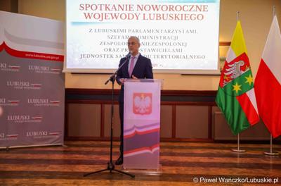 Marszałek Województwa Lubuskiego Marcin Jabłoński przemawia podczas spotkania noworocznego Wojewody Lubuskiego z lubuskimi parlamentarzystami, szefami administracji zespolonej i niezespolonej oraz przedstawicielami jednostek samorządu terytorialnego
