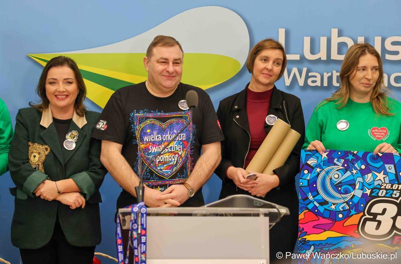 Uczestnicy konferencji prasowej dot. wsparcia, jakie Województwie Lubuskie udzieliło lubuskim sztabom 33. Finału Wielkiej Orkiestry Świątecznej Pomocy