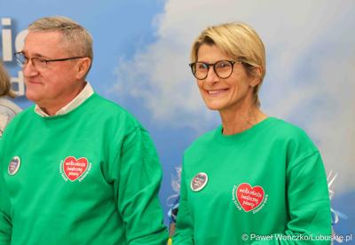 Uczestnicy konferencji prasowej dot. wsparcia, jakie Województwie Lubuskie udzieliło lubuskim sztabom 33. Finału Wielkiej Orkiestry Świątecznej Pomocy