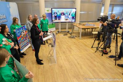 Uczestnicy konferencji prasowej dot. wsparcia, jakie Województwie Lubuskie udzieliło lubuskim sztabom 33. Finału Wielkiej Orkiestry Świątecznej Pomocy