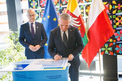 Świebodzin, Międzyrzecz i Sulęcin to samorządy zrzeszone w Związku Zintegrowanych Inwestycji Terytorialnych Świebodzińsko-Międzyrzeckiego Miejskiego Obszaru Funkcjonalnego. Przypieczętowały to porozumienie 29 stycznia 2025 r. w Świebodzińskim Domu Kultury.