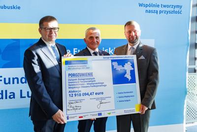 Świebodzin, Międzyrzecz i Sulęcin to samorządy zrzeszone w Związku Zintegrowanych Inwestycji Terytorialnych Świebodzińsko-Międzyrzeckiego Miejskiego Obszaru Funkcjonalnego. Przypieczętowały to porozumienie 29 stycznia 2025 r. w Świebodzińskim Domu Kultury.