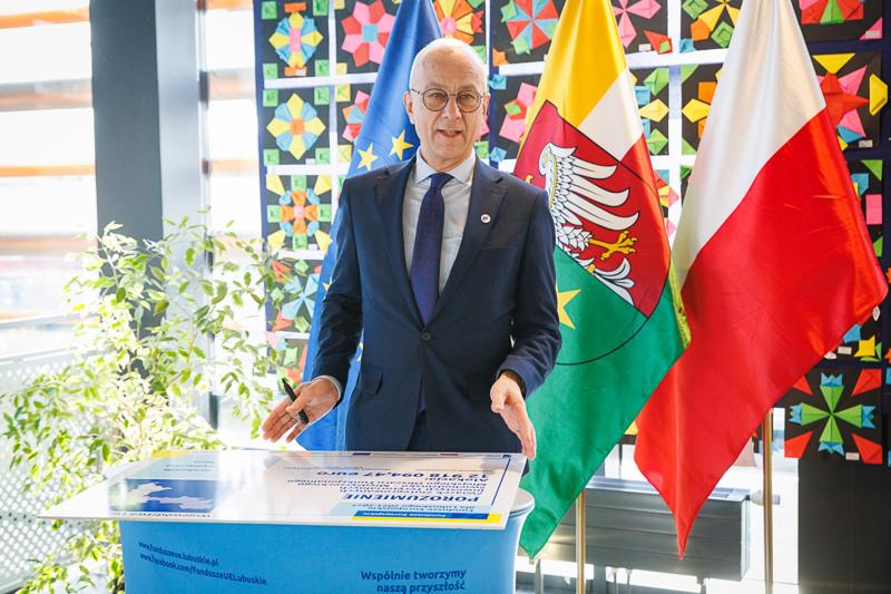 Świebodzin, Międzyrzecz i Sulęcin to samorządy zrzeszone w Związku Zintegrowanych Inwestycji Terytorialnych Świebodzińsko-Międzyrzeckiego Miejskiego Obszaru Funkcjonalnego. Przypieczętowały to porozumienie 29 stycznia 2025 r. w Świebodzińskim Domu Kultury.