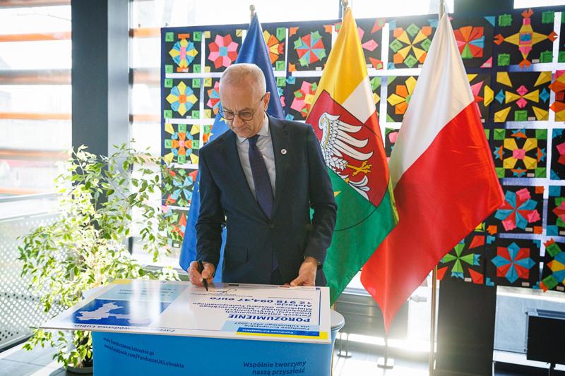 Świebodzin, Międzyrzecz i Sulęcin to samorządy zrzeszone w Związku Zintegrowanych Inwestycji Terytorialnych Świebodzińsko-Międzyrzeckiego Miejskiego Obszaru Funkcjonalnego. Przypieczętowały to porozumienie 29 stycznia 2025 r. w Świebodzińskim Domu Kultury.