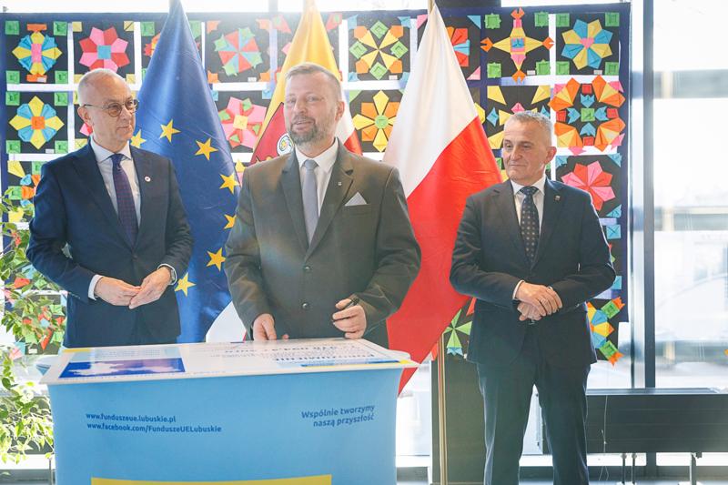 Świebodzin, Międzyrzecz i Sulęcin to samorządy zrzeszone w Związku Zintegrowanych Inwestycji Terytorialnych Świebodzińsko-Międzyrzeckiego Miejskiego Obszaru Funkcjonalnego. Przypieczętowały to porozumienie 29 stycznia 2025 r. w Świebodzińskim Domu Kultury.