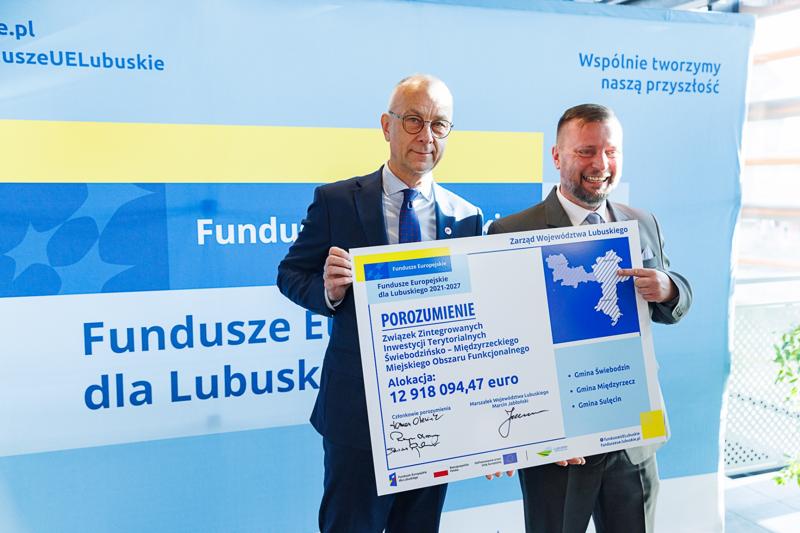 Świebodzin, Międzyrzecz i Sulęcin to samorządy zrzeszone w Związku Zintegrowanych Inwestycji Terytorialnych Świebodzińsko-Międzyrzeckiego Miejskiego Obszaru Funkcjonalnego. Przypieczętowały to porozumienie 29 stycznia 2025 r. w Świebodzińskim Domu Kultury.