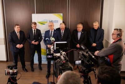 30 stycznia 2025 r. w Lubniewicach Zarząd Województwa Lubuskiego i parlamentarzyści rozmawiali z wiceministrem sportu i turystyki Ireneuszem Rasiem nt. założeń programu rozwoju infrastruktury sportowej