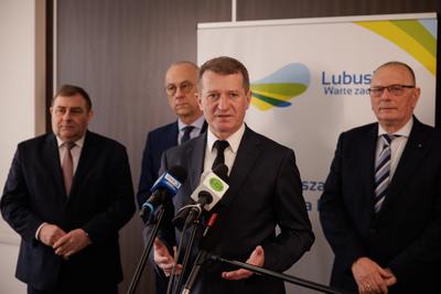 30 stycznia 2025 r. w Lubniewicach Zarząd Województwa Lubuskiego i parlamentarzyści rozmawiali z wiceministrem sportu i turystyki Ireneuszem Rasiem nt. założeń programu rozwoju infrastruktury sportowej