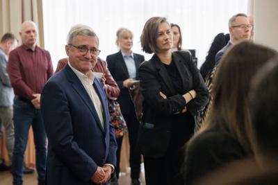 30 stycznia 2025 r. w Lubniewicach Zarząd Województwa Lubuskiego i parlamentarzyści rozmawiali z wiceministrem sportu i turystyki Ireneuszem Rasiem nt. założeń programu rozwoju infrastruktury sportowej