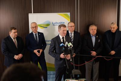 30 stycznia 2025 r. w Lubniewicach Zarząd Województwa Lubuskiego i parlamentarzyści rozmawiali z wiceministrem sportu i turystyki Ireneuszem Rasiem nt. założeń programu rozwoju infrastruktury sportowej