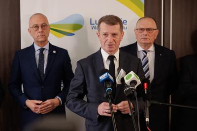 30 stycznia 2025 r. w Lubniewicach Zarząd Województwa Lubuskiego i parlamentarzyści rozmawiali z wiceministrem sportu i turystyki Ireneuszem Rasiem nt. założeń programu rozwoju infrastruktury sportowej