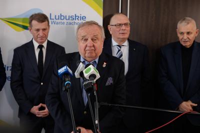 30 stycznia 2025 r. w Lubniewicach Zarząd Województwa Lubuskiego i parlamentarzyści rozmawiali z wiceministrem sportu i turystyki Ireneuszem Rasiem nt. założeń programu rozwoju infrastruktury sportowej